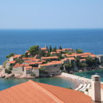 Blick von der Gebirgsstraße auf die Küste der Adria (ME)