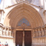 Tarragona (E) – die Kathedrale der Stadt mit einer mächtigen Rosette über dem Portal