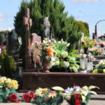 Polen (PL) – Typischer polnischer Friedhof – ein Blumenmeer