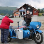 Unterwegs zum Kloster Moldovița (das mit dem alten Motorrad waren Franzosen)