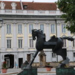 Ansbach (D) – Skulptur vor der Residenz