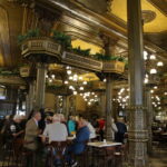 Pamplona (E) – In einem Café auf der Plaza del Castillo