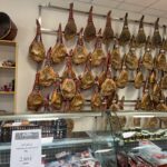 Kurz vor Saragossa gabs ein Geschäft für Ibérico-Schinken (229,00€ /kg)